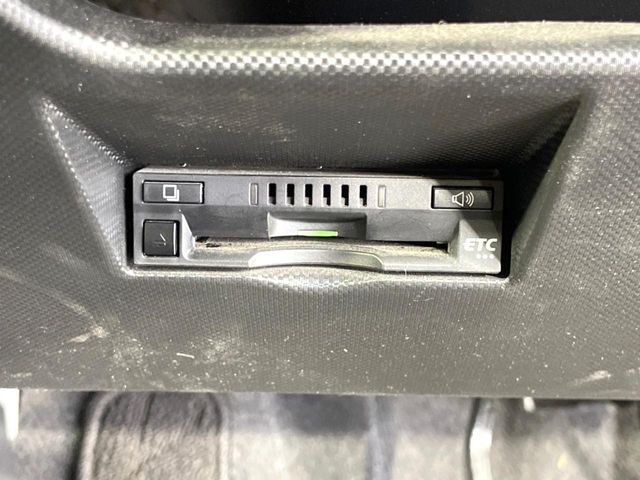 【ETC】高速道路の料金所をストレスなく通過！話題のスポットやサービスエリアに多い「スマートIC」利用時は必須のアイテムです。当店でセットアップを実施、ご納車当日からすぐにご利用いただけます！