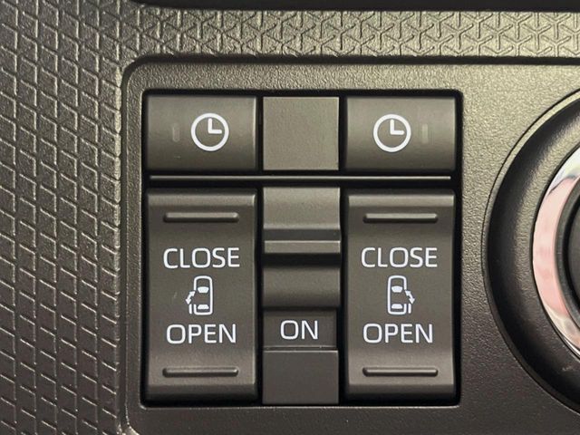 【両側パワースライドドア】スマートキーや運転席のスイッチで後席両側スライドドアの開閉が可能♪電動だから力を入れてドアを開ける必要が無く、小さなお子様でも簡単に開け閉めでき快適です♪