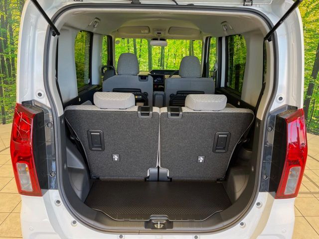 普段のお買い物や通勤、送迎等に十分な荷室スペースを確保しております。セカンドシートを倒すと、大きな荷物の積載も可能です♪