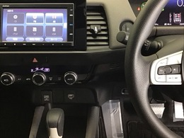 ホンダ純正メモリーナビ搭載なので、遠方へのドライブもお任せ下さい！ステアリング左手側にオーディオ関連のコントロールスイッチを配置しています。操作時は視線を逸らすことなく運転に集中できます