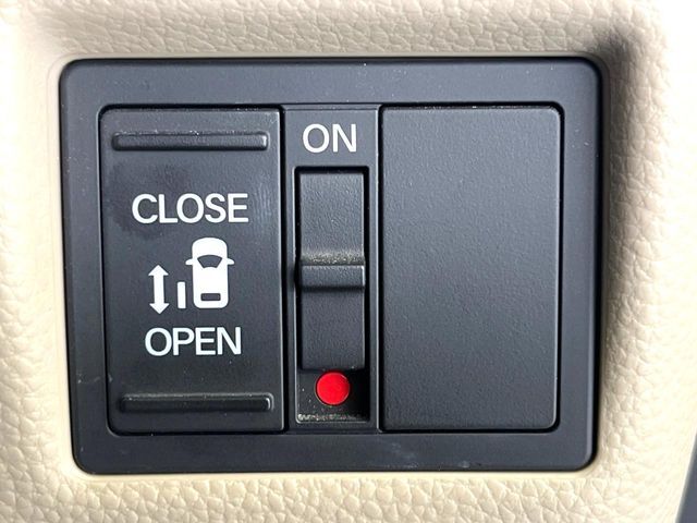 【パワースライドドア】スマートキーや運転席のスイッチでスライドドアの開閉が可能♪電動だから力を入れてドアを開ける必要が無く、小さいお子様でも、重い荷物を持っている時もラクに開け閉めできます♪