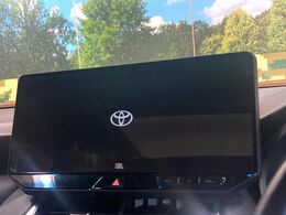 【12.3インチワイドナビ】高級感とインパクトのある大型ワイドナビを装備。各種オーディオ操作はもちろん、横長ワイド画面でのマップ2分割表示など、利便性も高いナビです♪