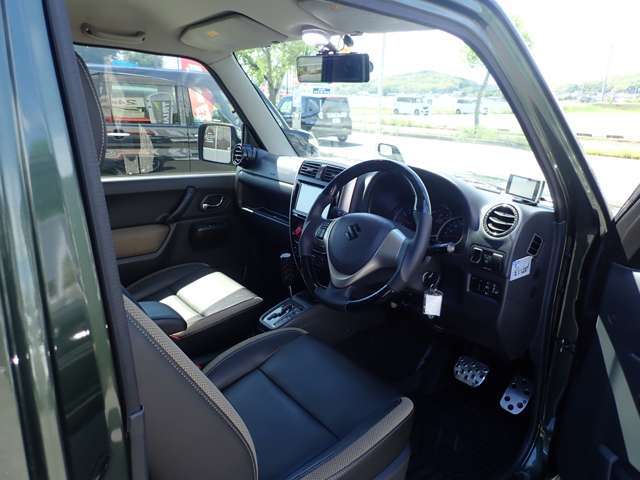 運転席・助手席です☆シートのヘタレや汚れも少ない状態です☆お問い合わせはこちらまで！TEL：059-340-8841お待ちしています☆
