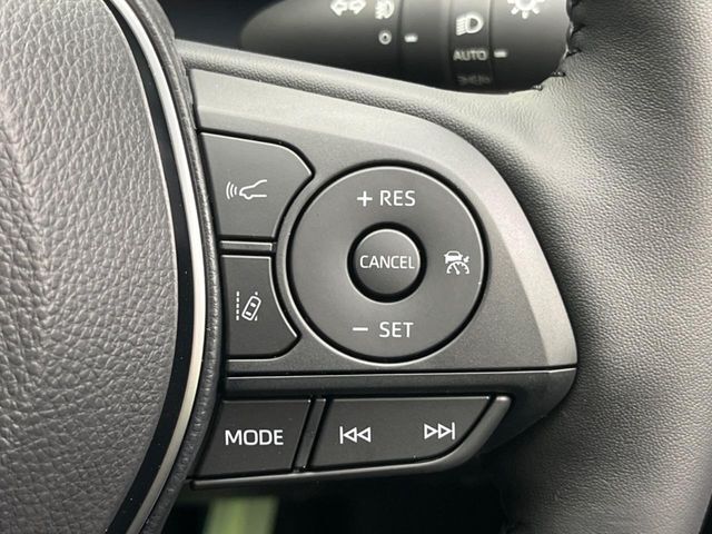 【レーダークルーズコントロール】高速道路での長距離走行が楽に！！自動で速度を保つクルーズコントロールが、衝突軽減システムと連携し、前方の車両を感知して車間を保つように速度調節してくれます！！