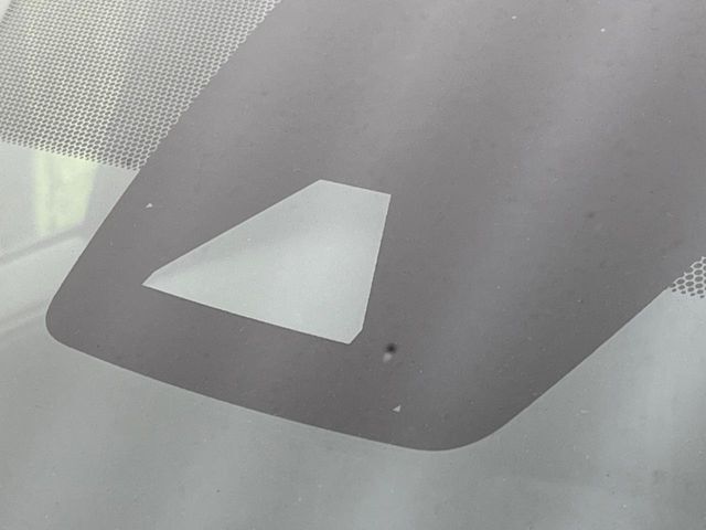 【トヨタセーフティセンス】走行中に前方の車両等を認識し、衝突しそうな時は警報とブレーキで衝突回避と被害軽減をアシスト。より安全にドライブをお楽しみいただけます。