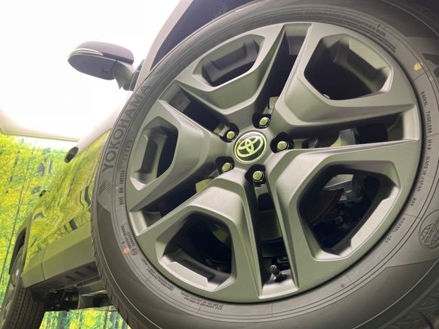 【純正19インチアルミホイール】外観にマッチした純正アルミホイールを装着しております。各種社外アルミホイールや、スタッドレスタイヤも取扱いしております。是非ご相談ください♪