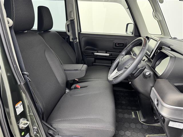 【運転席】座り心地が良いシートなので長時間の運転でも快適にお過ごしいただけます。新品のフロアマットのご注文も可能です。掲載箇所以外にご希望の写真がございましたらお気軽にお問い合わせ下さい。