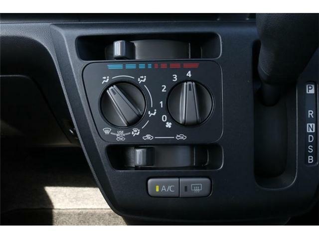 手動操作で快適に車内温度をコントロールします。