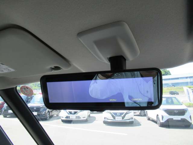スマートルームミラーを装備！荷物満載でも後方視界を妨げません♪