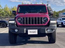 大型のサイドウィンドウとリアガラスを採用し、視野を広く確保しています。