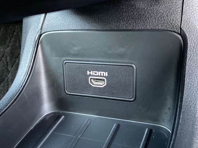 HDMI接続可能！スマホを繋げば動画などをナビに移すことが出来ます。