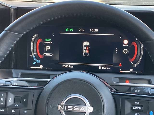 シンプルなメーターになっており、とても見やすくなっております！平均燃費、ガソリン残量、時刻や走行距離などしっかり確認できます！