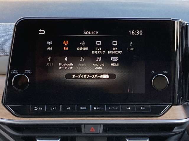 メーカー装着の9インチメモリーナビが装備済みです。TVはもちろんHDMI接続があるので携帯の映像をナビで楽しめます♪