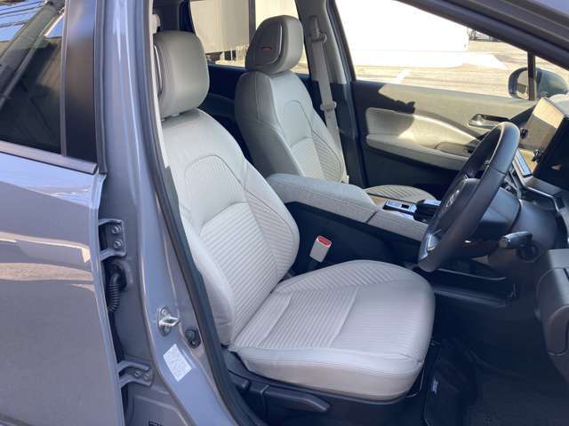 前席です。シートには汚れ等が無く綺麗です。