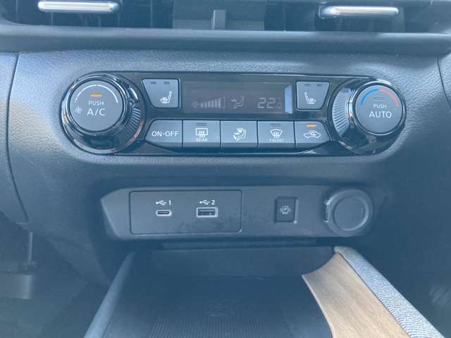 オートエアコンで温度調整も楽チン！四季を問わず快適に運転することが出来ます。また、シートヒーター装備で寒い時期に大活躍してくれます