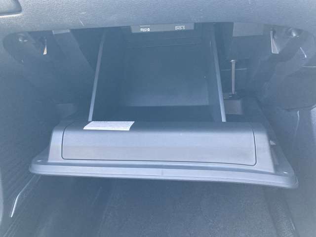 グローブボックスも大きく使いやすいです。