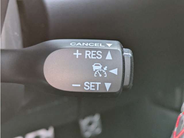 【ACC】一定速度での巡航はもちろん、前方の車両との距離を一定に保ちながら自動で加減速を行います。高速道路走行時には大変嬉しい機能です。