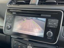 【バックモニター】後ろのカメラの映像がモニターに映し出されるので、後方の見えない死角や、障害物との距離感などもしっかり安全確認することができます！