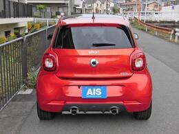 ツインエキゾーストとリアディフェーザーもブラバスエクスクルーシブ専用装備！見やすいバックカメラ付きです！