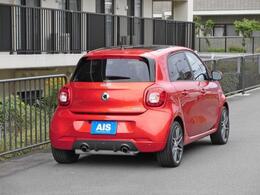 全身をメタリックレッドに統一された限定車レッドリミテッドは更に精悍なイメージを与えます！