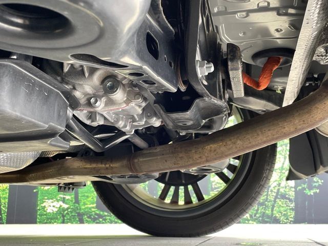 お車を安心してお乗りいただく為には、足回りの定期点検が欠かせません。サービスサポート（有償保証）では無料点検もご提供しており、安心のカーライフをお過ごしいただけるサポート体制が整っています。