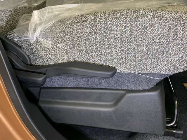 【成約特典】★★オイル交換無料★★当店でお車をご購入頂くと、次回車検時までオイル交換無料(年4回)！車検を受けると更に次回車検まで無料。　※詳しくはスタッフまでお問い合わせください。