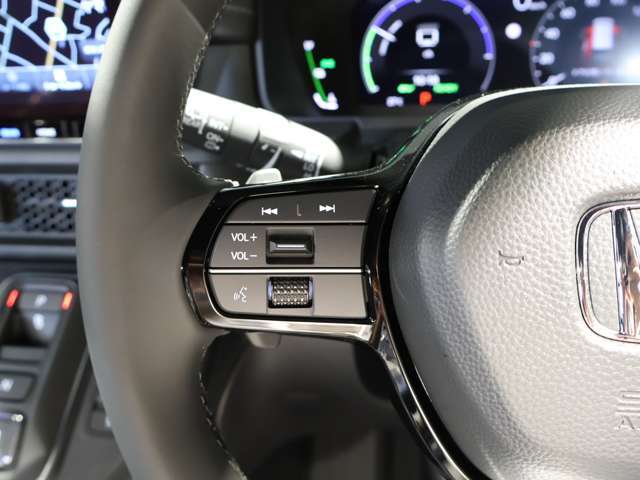 手を離す事なく、オーディオ操作やハンズフリー通話を行えます☆