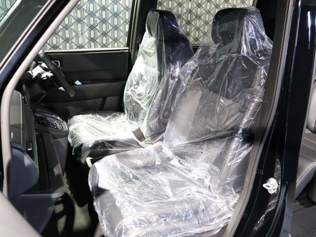 ヒーター付きハーフレザーシートです♪