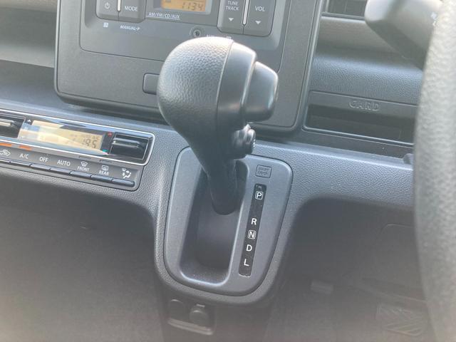 運転の際に必ずお手が触れるシフトもきれいな状態です！