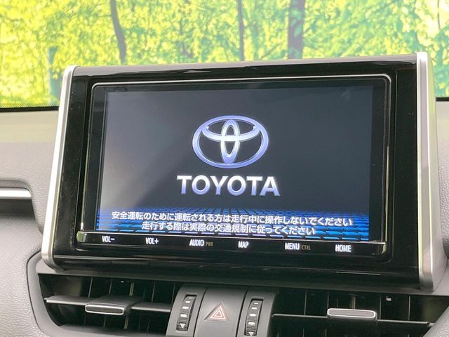 【純正ナビ】人気の純正ナビを装備。オーディオ機能も充実しており、Bluetooth接続すればお持ちのスマホやMP3プレイヤーの音楽を再生可能！毎日の運転がさらに楽しくなります！！