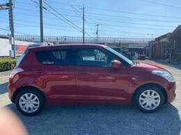 走行距離23700KM☆ワンオーナー・ディラー新車下取り車のスイフト入荷しました。練習用やセカンドカーにいかがでしょうか？室内きれいです。検査受け渡し総額39万円です（神戸ナンバー）他府県の方ご相談ください