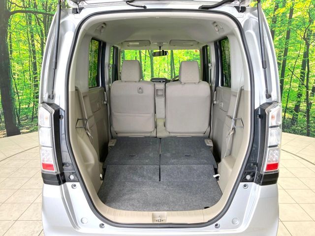 普段のお買い物や通勤、送迎等に十分な荷室スペースを確保しております。セカンドシートを倒すと、大きな荷物の積載も可能です♪