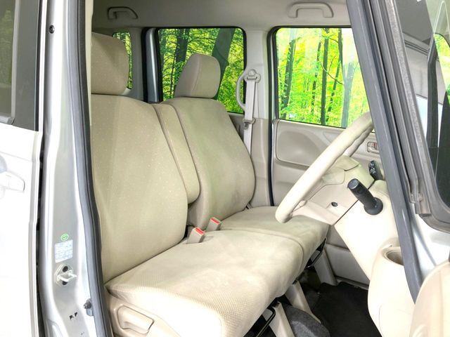 運転席シート廻りは使用感も少なく、良好な状態となっています。丁寧に使われていたことがよくわかりますね。