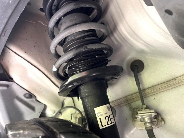 お車を安心してお乗りいただく為には、足回りの定期点検が欠かせません。サービスサポート（有償保証）では無料点検もご提供しており、安心のカーライフをお過ごしいただけるサポート体制が整っています。