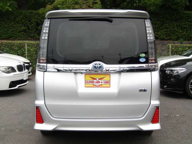 【車両画像撮影サービス】もう少し詳細な車両画像がほしい！ここが気になる！何枚でも写真をとって画像をお送りいたします！LINEでのお問合せもOK。お気軽に当社スタッフにご用命ください。