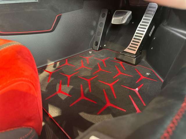 Colored footplate in Aluminum