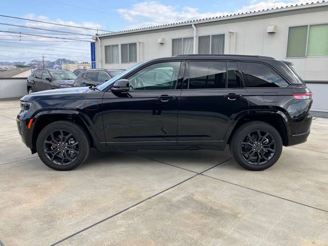 Jeep通はモデルコードで呼びます。Jeepには名前を変えずに進化してきたモデルはいくつもあります。その為、モデルはモデルコードによって呼び分けられています。