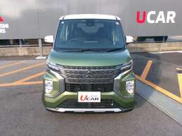 当店は諸費用も含めた総額表示を行っております。諸費用には車庫証明費用が含まれています。また、店舗納車を推奨しておりますので納車費用は含まれておりません。