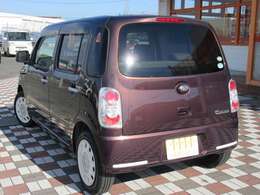 斜め後ろからの佇まいもかっこいいです！テールライトも魅力的です！