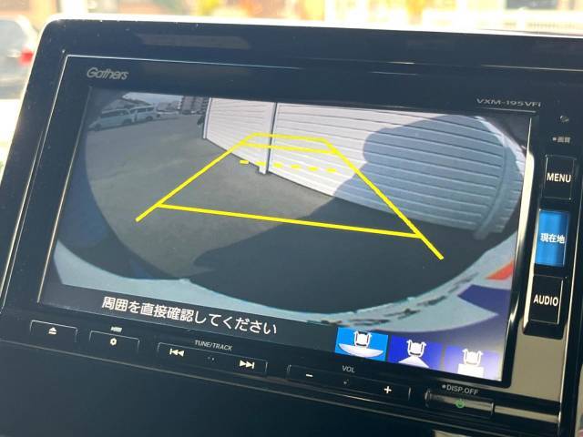 【バックカメラ】駐車時に後方がリアルタイム映像で確認できます。大型商業施設や立体駐車場での駐車時や、夜間のバック時に大活躍！運転スキルに関わらず、今や必須となった装備のひとつです！