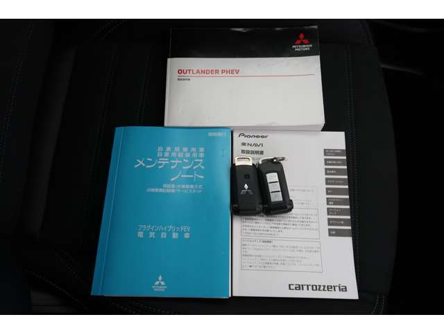 車両取扱説明書　メンテナンスノート　ナビ取扱説明書　スマートキー2個