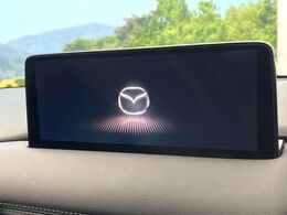 【10.25インチディスプレイオーディオ】お持ちのスマホやMP3プレイヤーとの無線接続で音楽再生が可能！コードで繋ぐわずらわしさも無く、手軽にお気に入りの音楽を楽しめます。