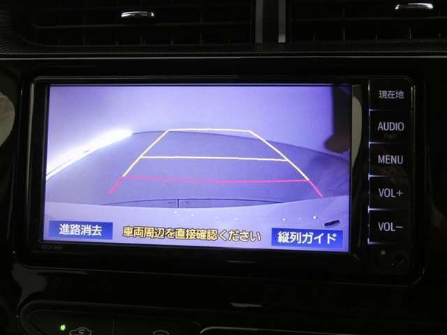 【バックモニター】・・・気になる後ろの見通しも、車庫入れに大活躍☆運転が困難な場所でも、しっかりサポート！心強い味方のモニターです♪