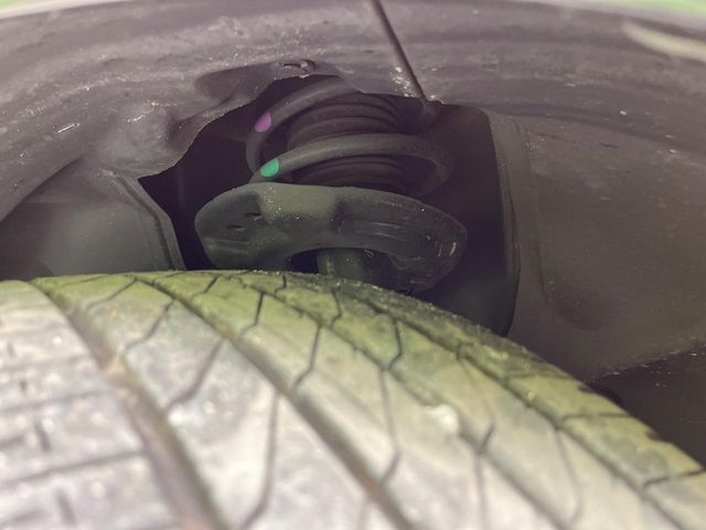 お車を安心してお乗りいただく為には、足回りの定期点検が欠かせません。サービスサポート（有償保証）では無料点検もご提供しており、安心のカーライフをお過ごしいただけるサポート体制が整っています。