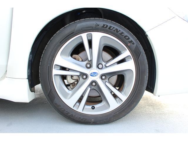 タイヤサイズは215/50R17 純正アルミホイール装着です！