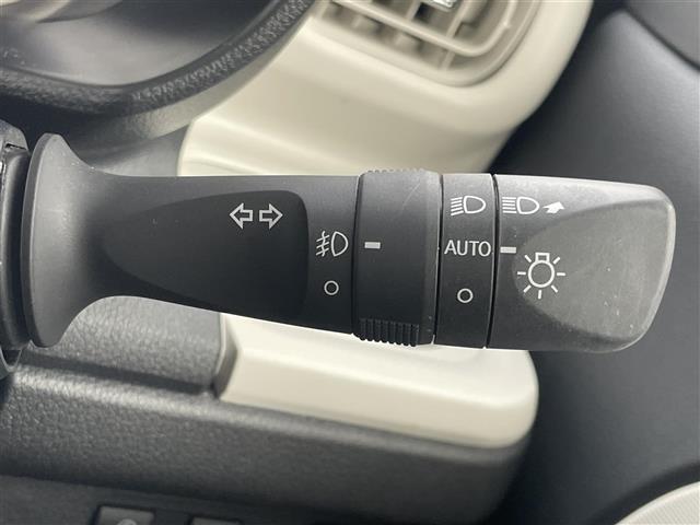 【オートライト（AUTO）】外の明るさをシステムが感知して、自動でヘッドライトが点灯します！ヘッドライトをつけ忘れを防ぐ便利機能です。