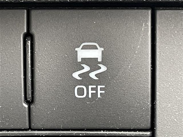 【横滑り防止装置（ダイハツビークルスタビリティコントロールシステム）】雨や雪で滑りやすい路面などで横滑りが発生した時、ブレーキとエンジン出力を自動的にコントロールし、優れた車両安定性を実現します！