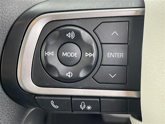 【ステアリングスイッチ】手元のボタンから、オーディオやナビなどの操作ができるので、よそ見をせずに安全に運転に集中できます！