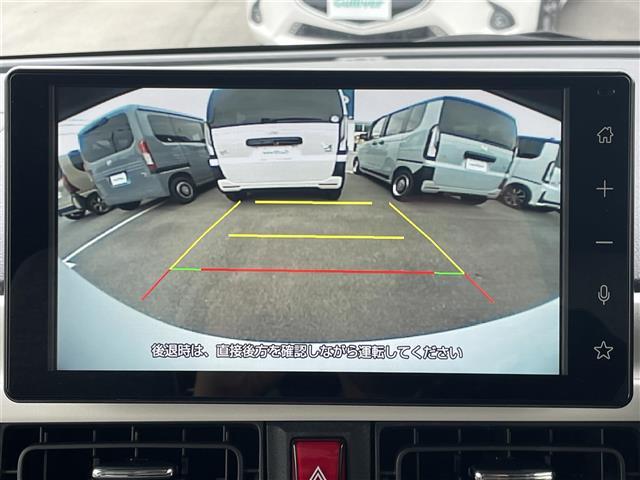 【バックモニター】後ろのカメラの映像をモニターに映し出すことができます！後方の見えない死角や、障害物との距離感をしっかり確認することができます！駐車が苦手な方におすすめです。