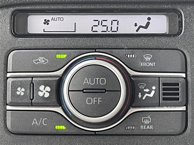 【オートエアコン】車内温度を感知して自動で温度調整をしてくれるのでいつでも快適な車内空間を創り上げます！